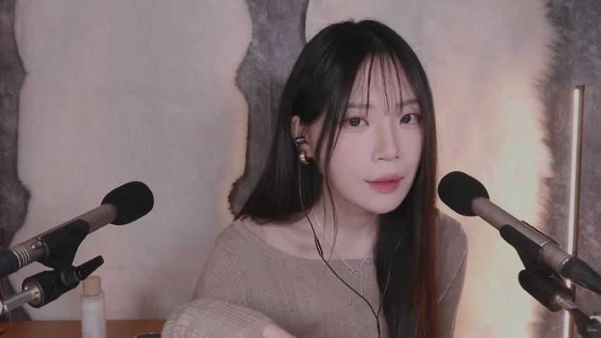 nara_나라 ASMR 闲聊的时候，我会把唇彩涂得浓一点插图