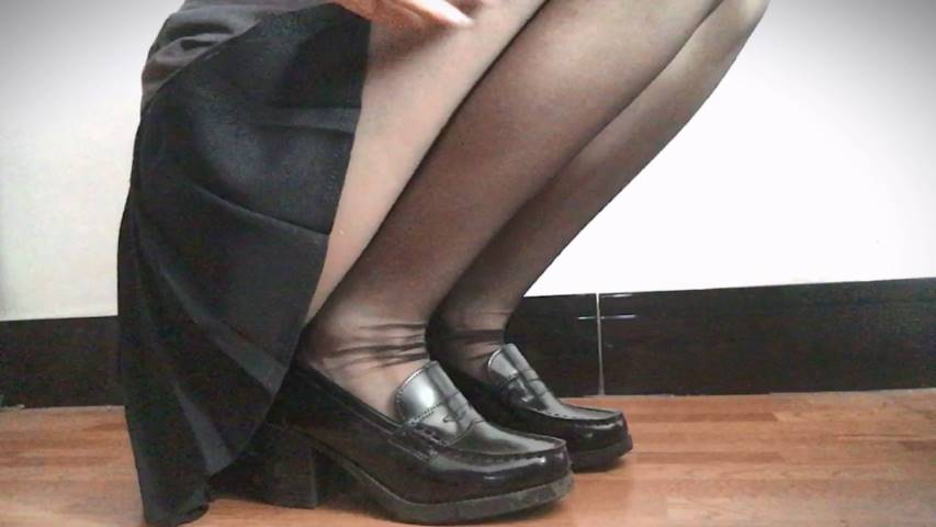 1m8的烤猫猫 0d黑丝➕制服高跟鞋插图