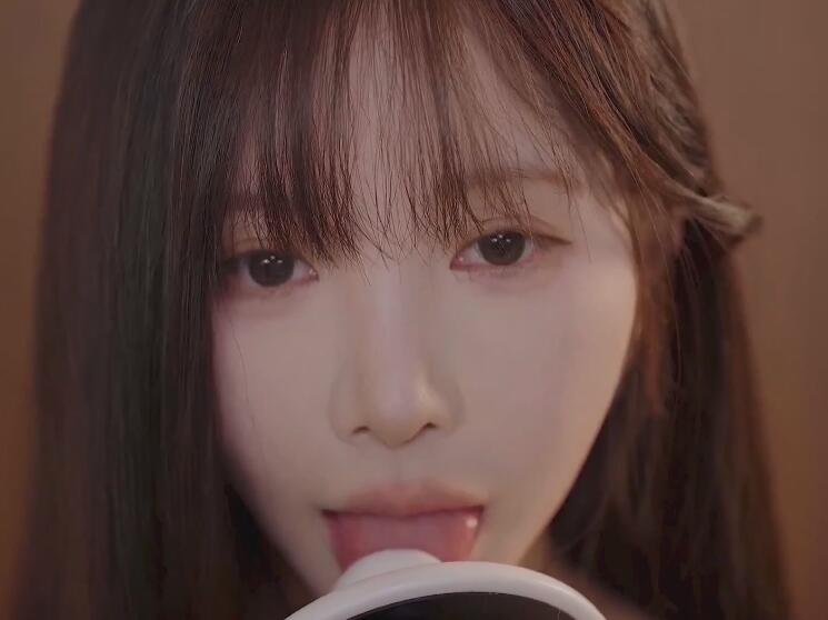 Yoon ying ASMR 一个雨夜的酒店房间。插图