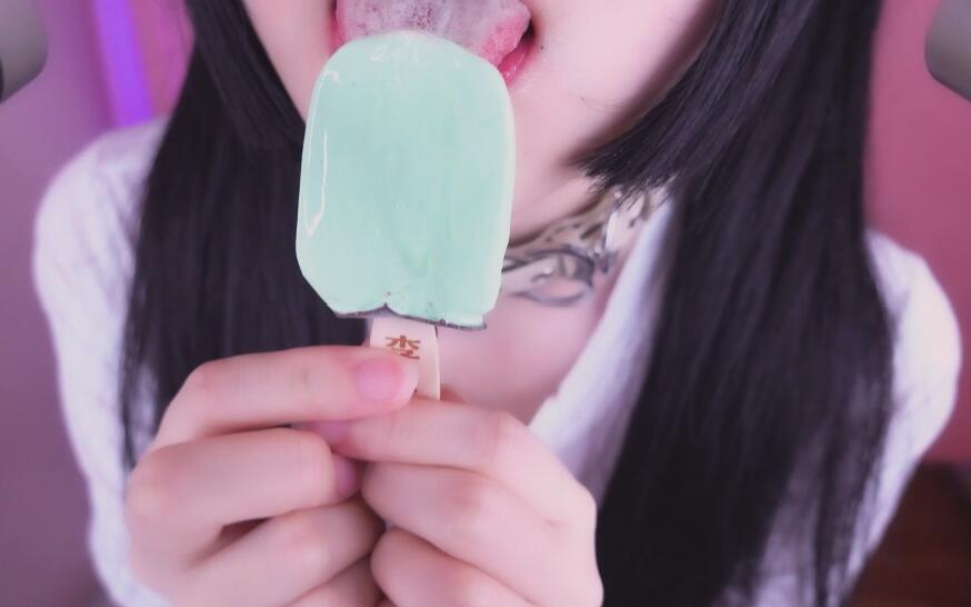 小羊喵ASMR 天热了，吃根大冰棒降降火~插图