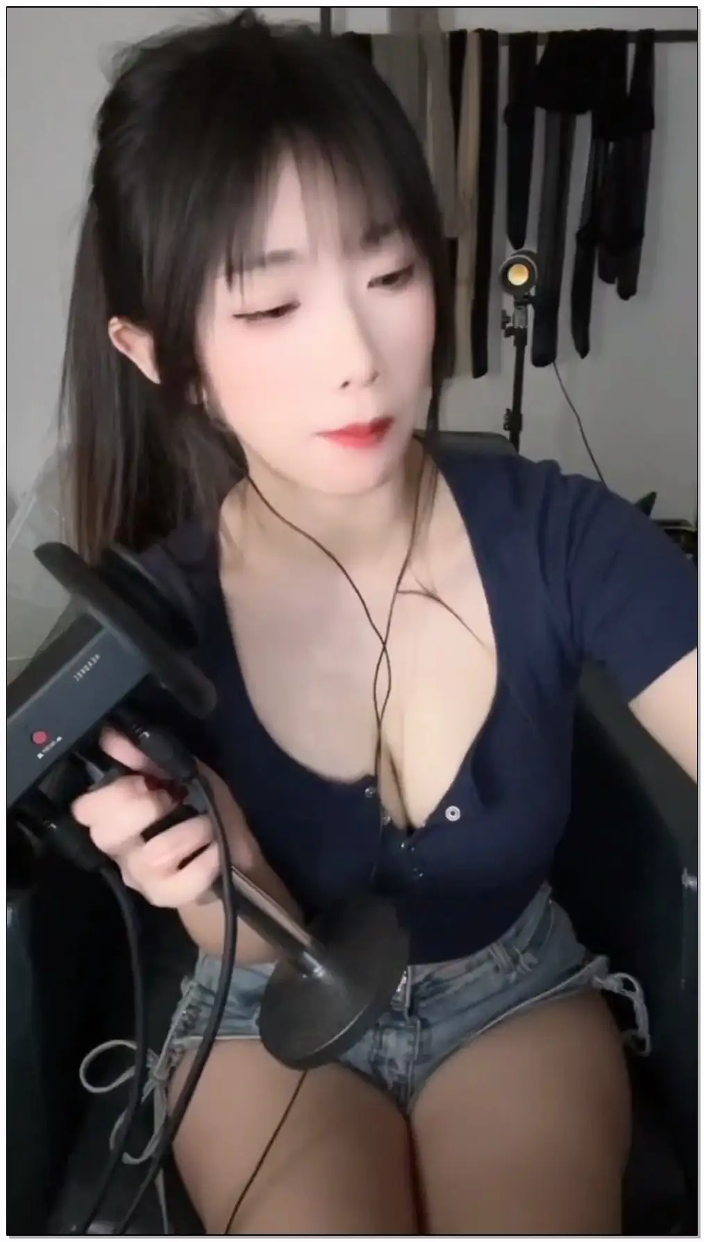 ASMR 灵儿 玩弄小黄瓜插图