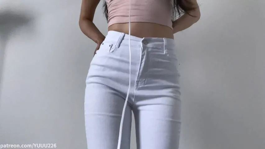 YUUU ASMR 浅色牛仔裤抓挠插图