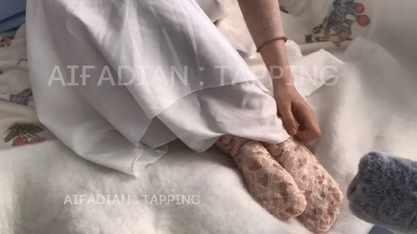 Tapping ASMR 抓挠粉色蕾丝碎花堆堆袜插图