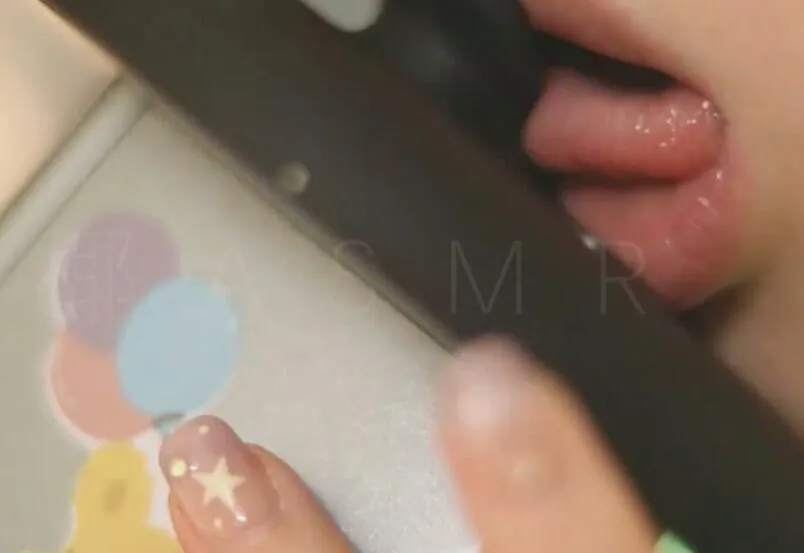 椰子ASMR N清理耳朵后近距离天鹅插图
