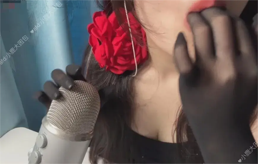 小鹿大困包 黑司手套吃手指➕帮同时进行插图