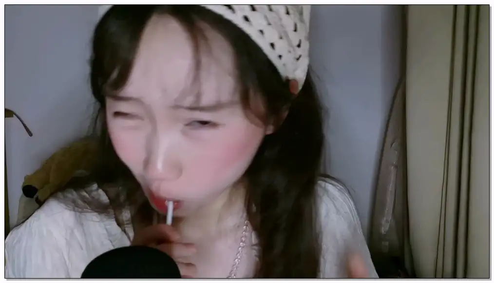 YiDan的窝窝    舔棒棒糖😛😜😝插图