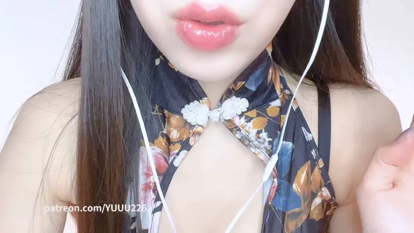 YUUU ASMR 裙子小姐姐舔麦克插图