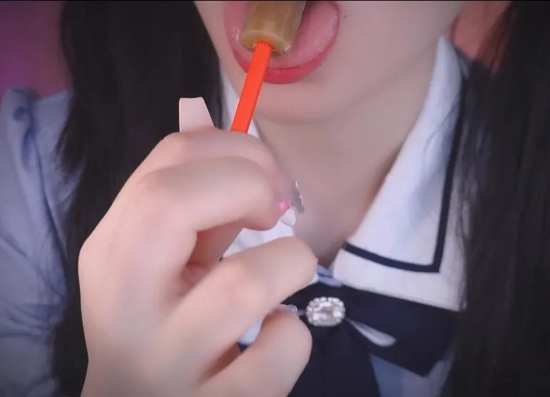 小羊喵 哥哥请小羊吃根棒棒糖好不好~插图