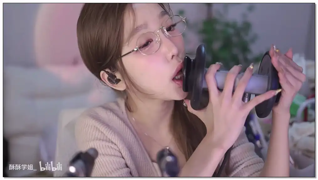 酥酥学姐ASMR_金丝眼镜的舔耳温柔的舔舐插图