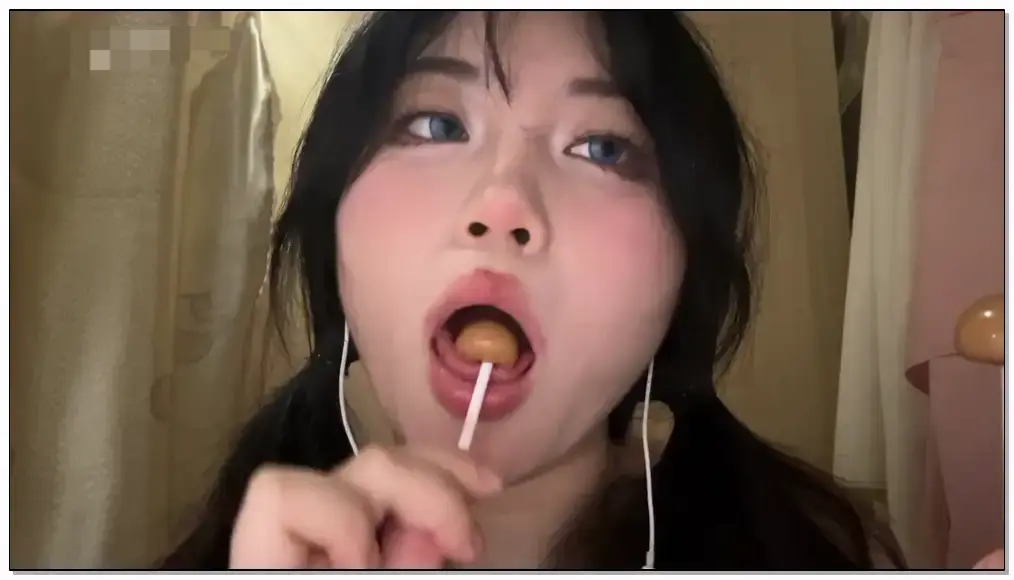 小也睡不醒  棒棒糖舔食插图