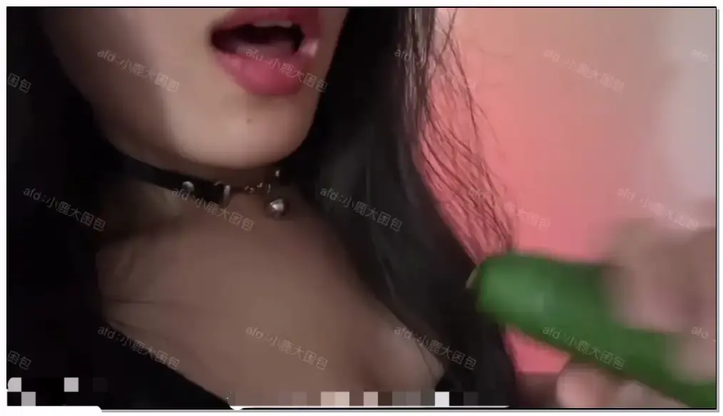 小如快醒醒 小鹿大困包 和多年的不见的弟弟重逢 快速撸动黄瓜 🥒 喘息 伸舌头👅插图