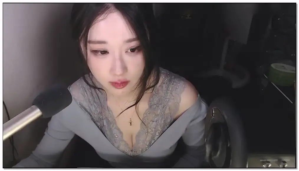 轩子 _搓麦 底部视角 小玩具插图