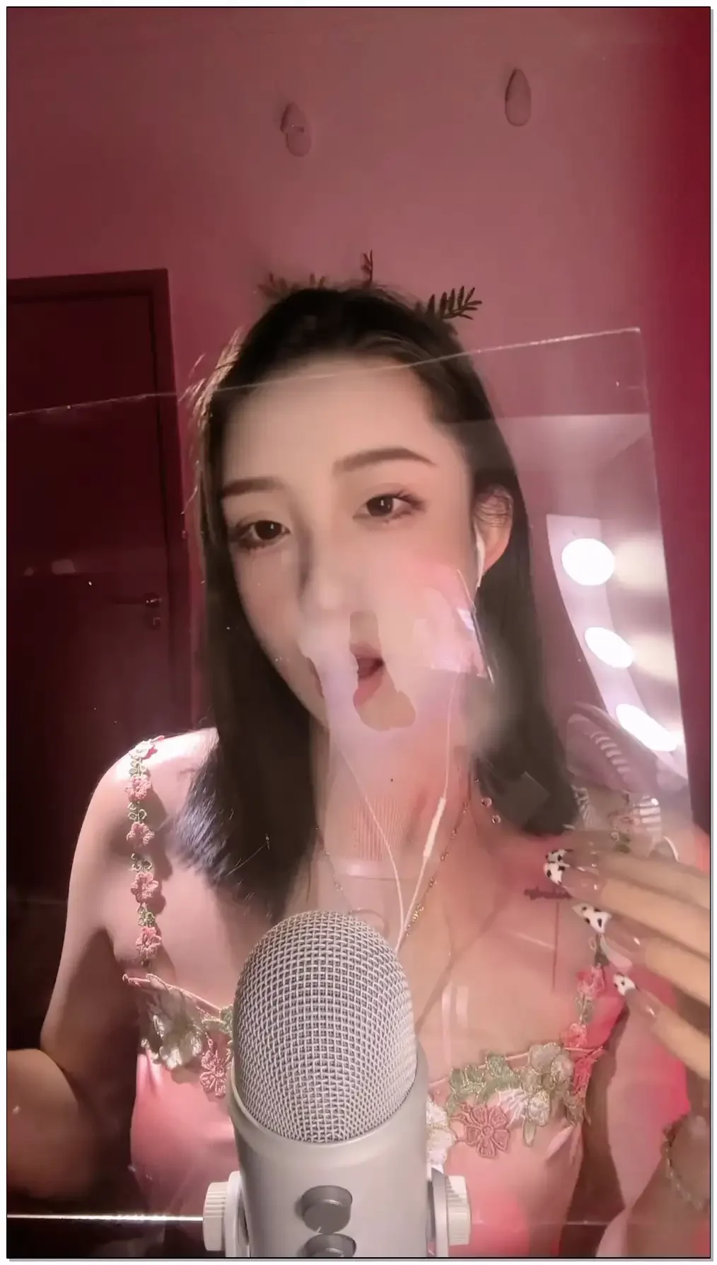 陈肩睡不醒  舔亚克力板插图
