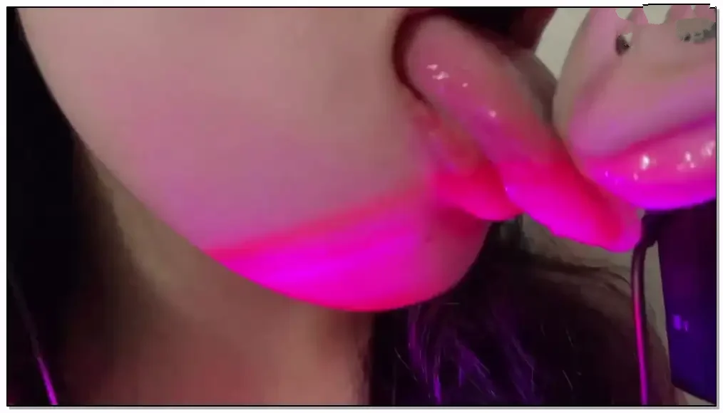 小鹿大困包asmr 粗重喘息 色情的舔耳 口水滴落，又湿又滑插图