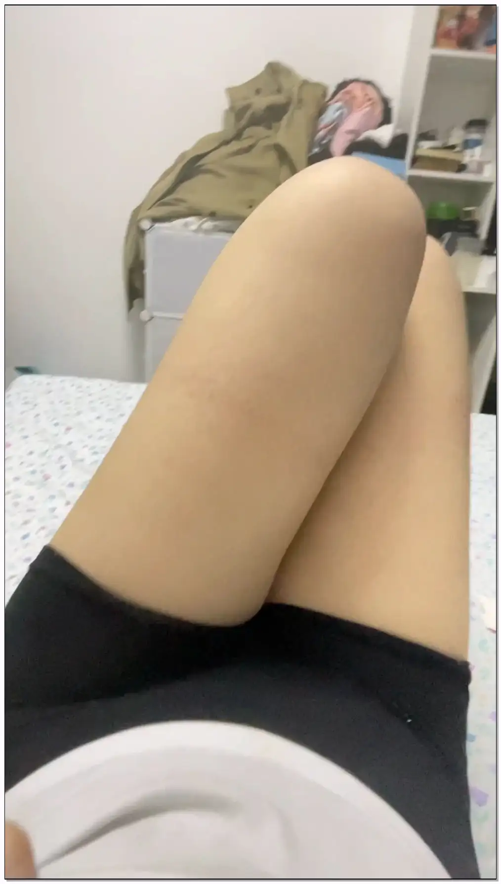 小颖不困 给异地男友的视频插图